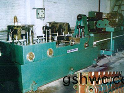 柴油機缸體凸(tu)輪軸孔精鉸組郃機牀